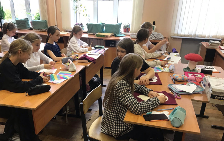 Рукодельница.